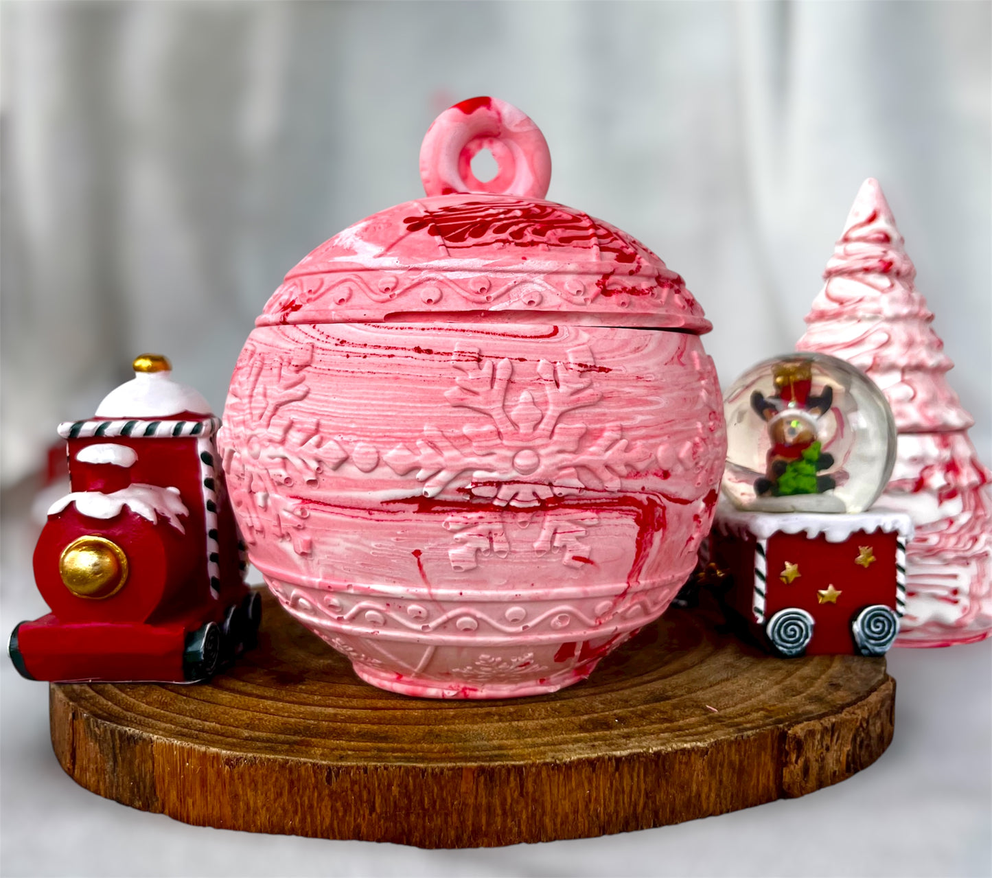 La boule de Noël orné de flocons